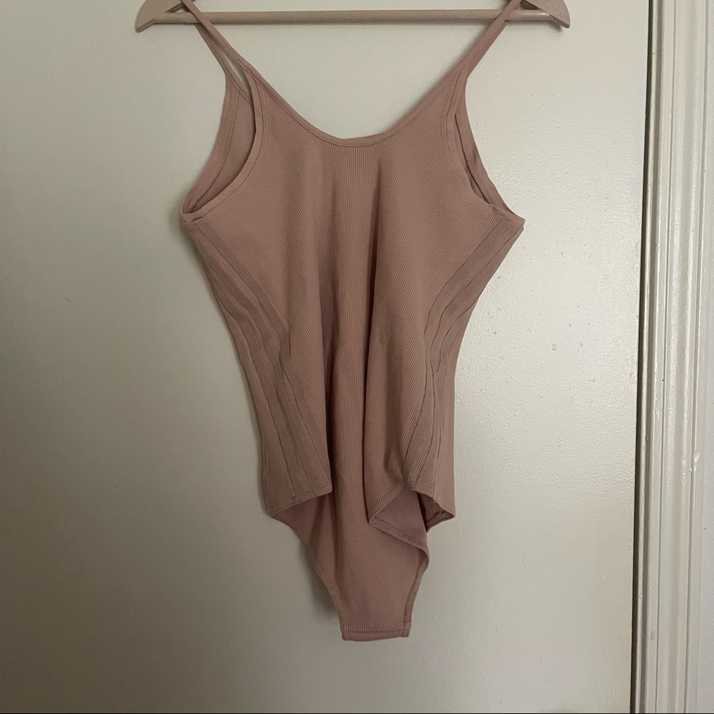 ADIDAS SHORTSLEEVE BODYSUIT ASH PEARL - Picture 4 of 4
